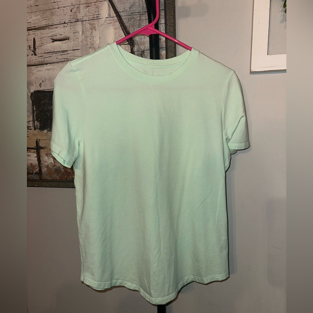 Lululemon Size 6 Mint Green Women's Top Performance